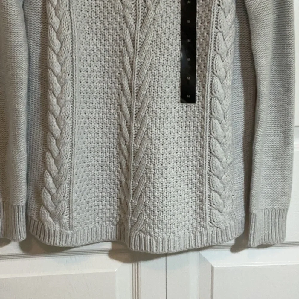 NWT Banana Republic Light Gray Cable Knit Sweater size Medium - Picture 6 of 10